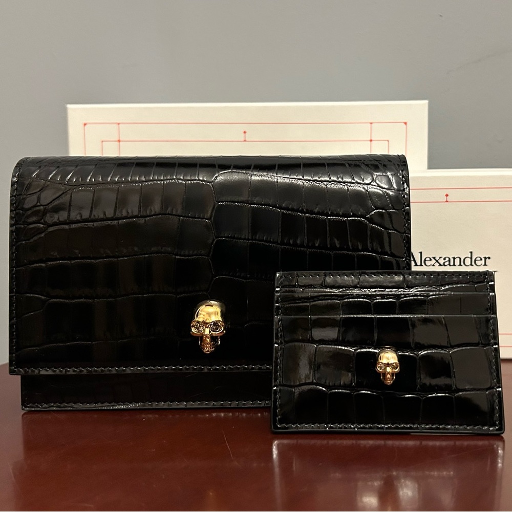 ALEXANDER MCQUEEN Small Skull Bag & Card Holder in Croc-Embossed Black Leather - Picture 1 of 16